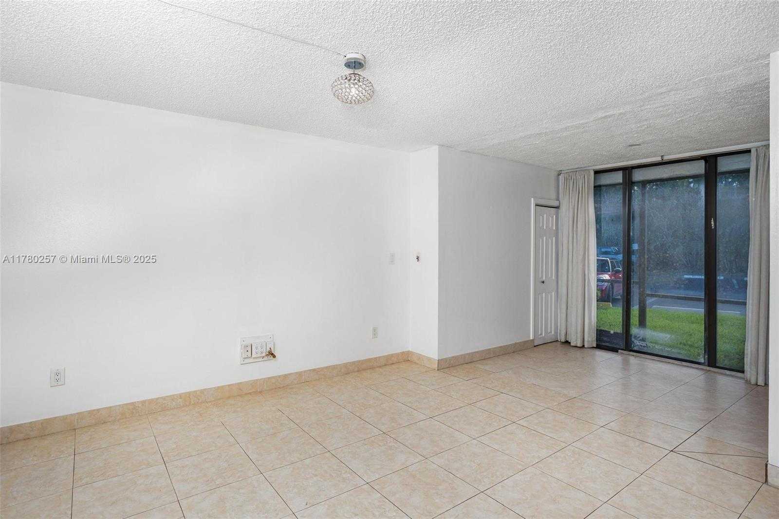 Small Image of 3553 MAGELLAN CIR #311-1, Aventura Number 4