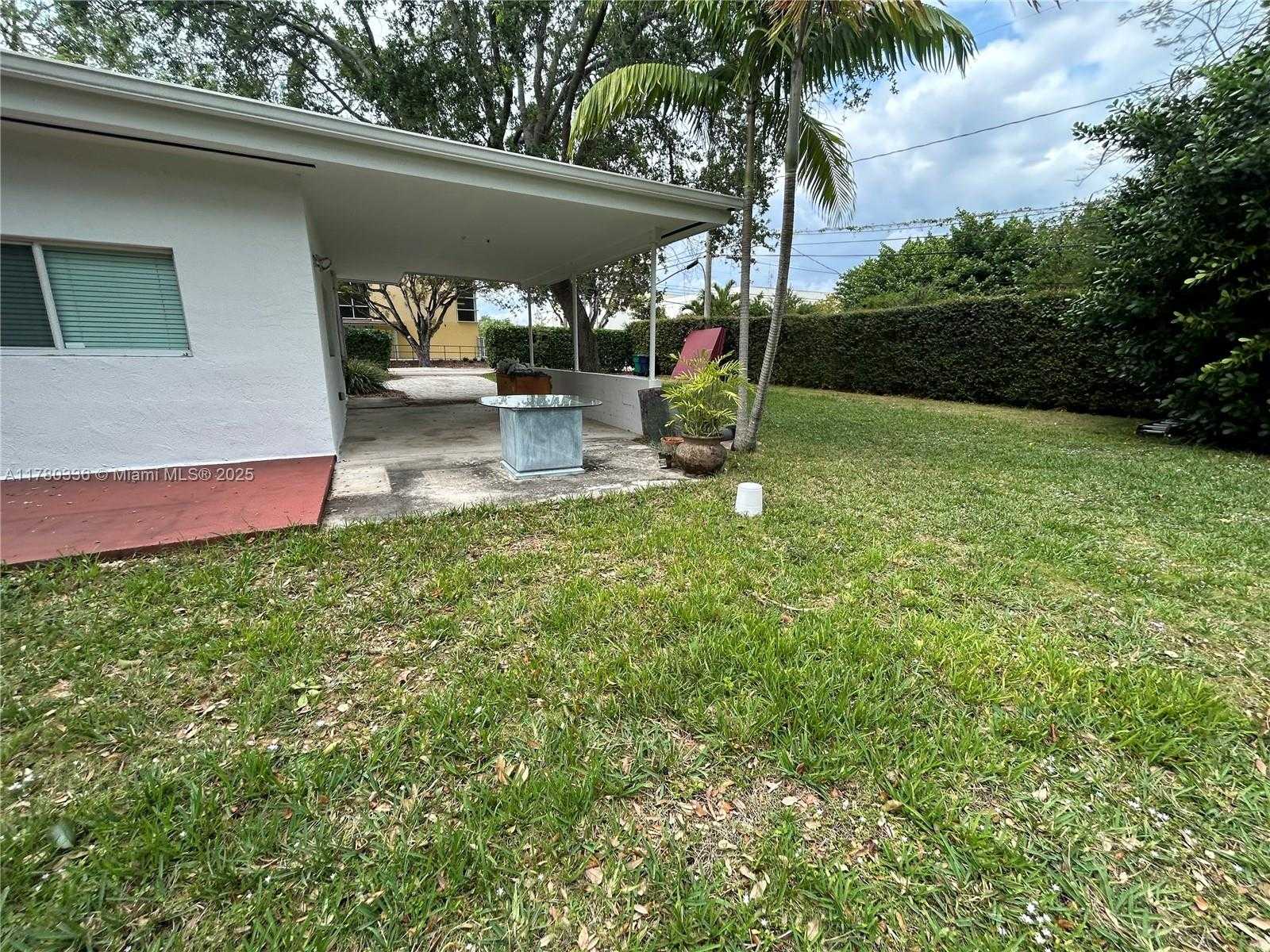Small Image of 5495 SOUTH WEST 68TH AVE, Miami Number 26
