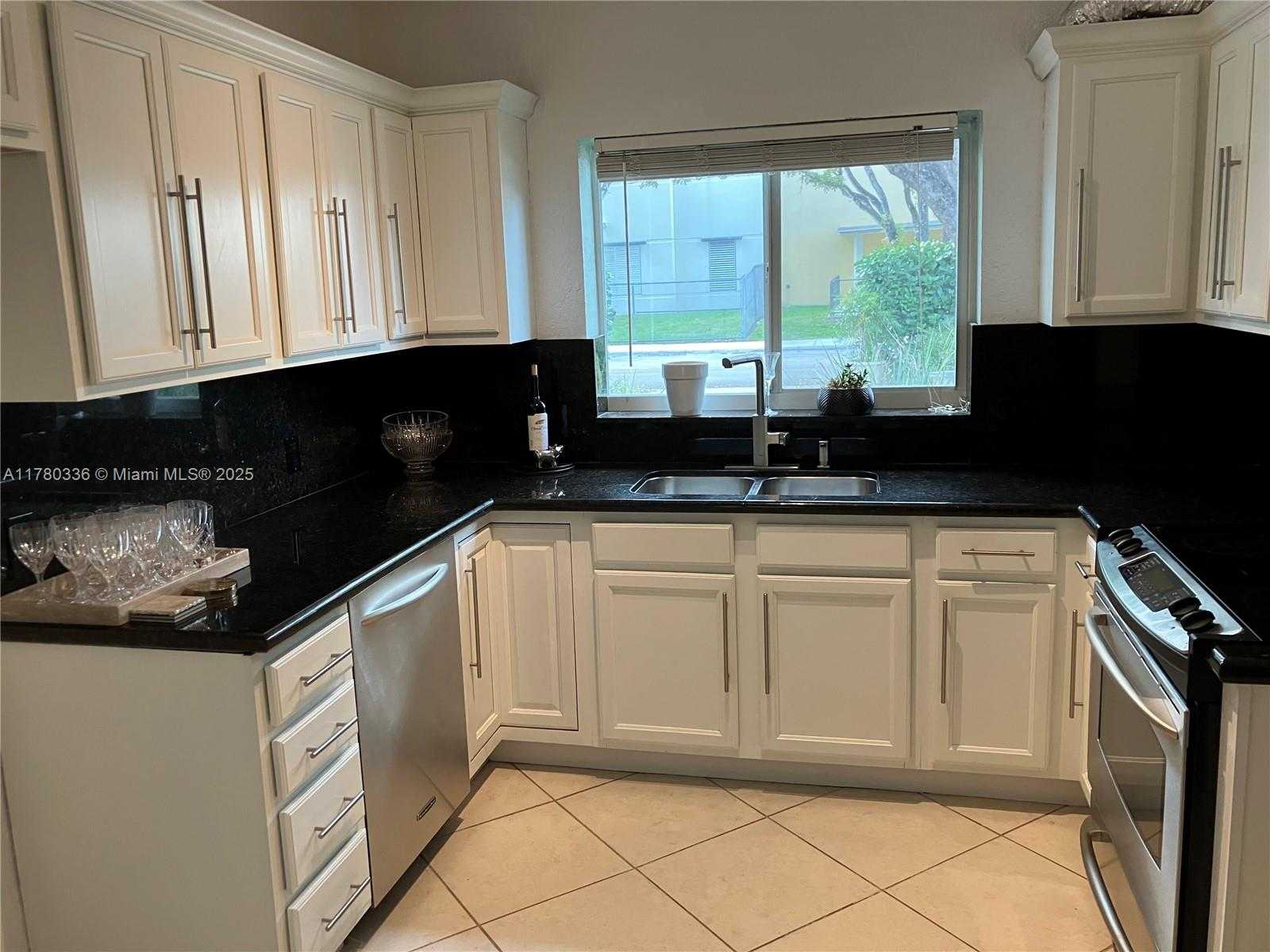 Small Image of 5495 SOUTH WEST 68TH AVE, Miami Number 28