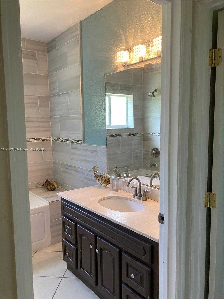 Small Image of 5495 SOUTH WEST 68TH AVE, Miami Number 30