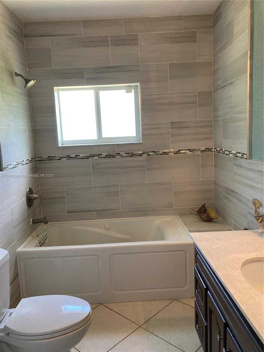 Small Image of 5495 SOUTH WEST 68TH AVE, Miami Number 31