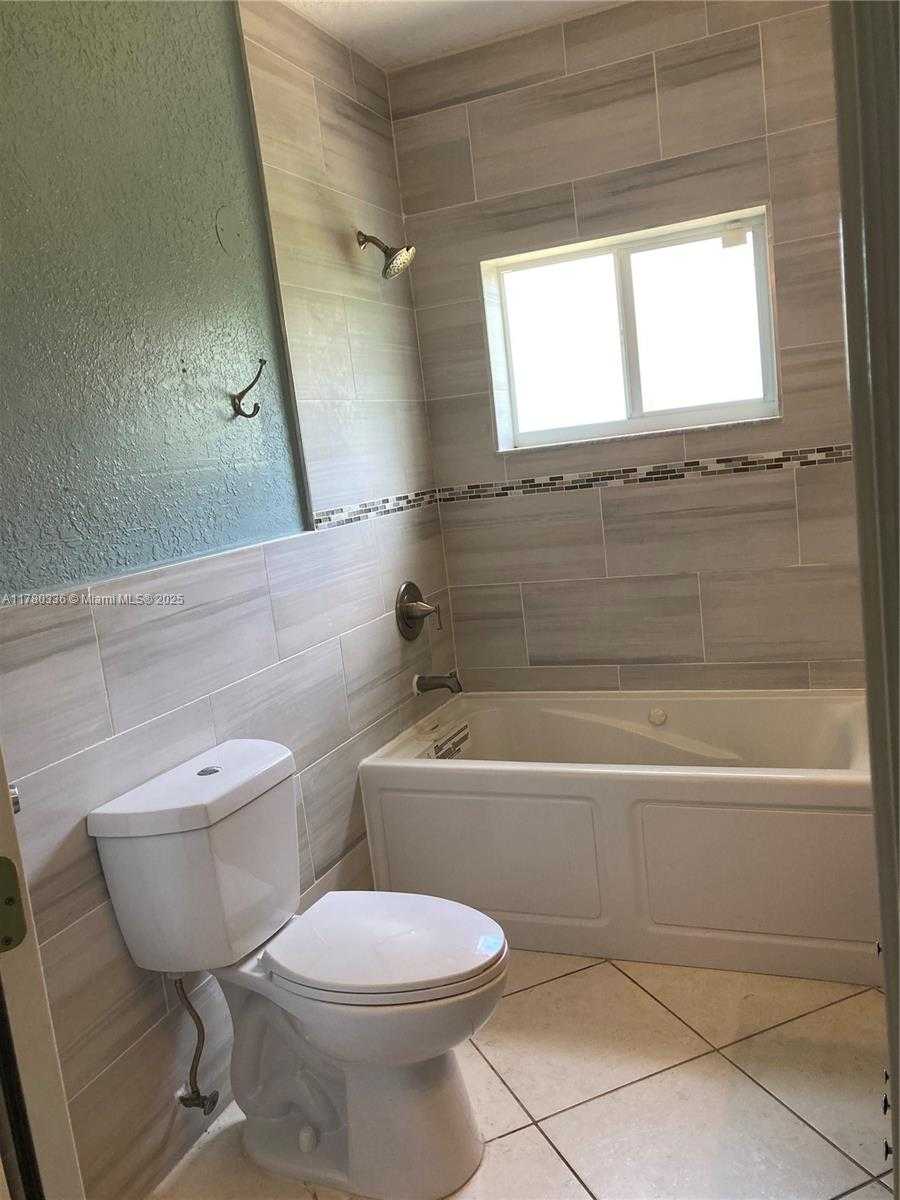 Small Image of 5495 SOUTH WEST 68TH AVE, Miami Number 32