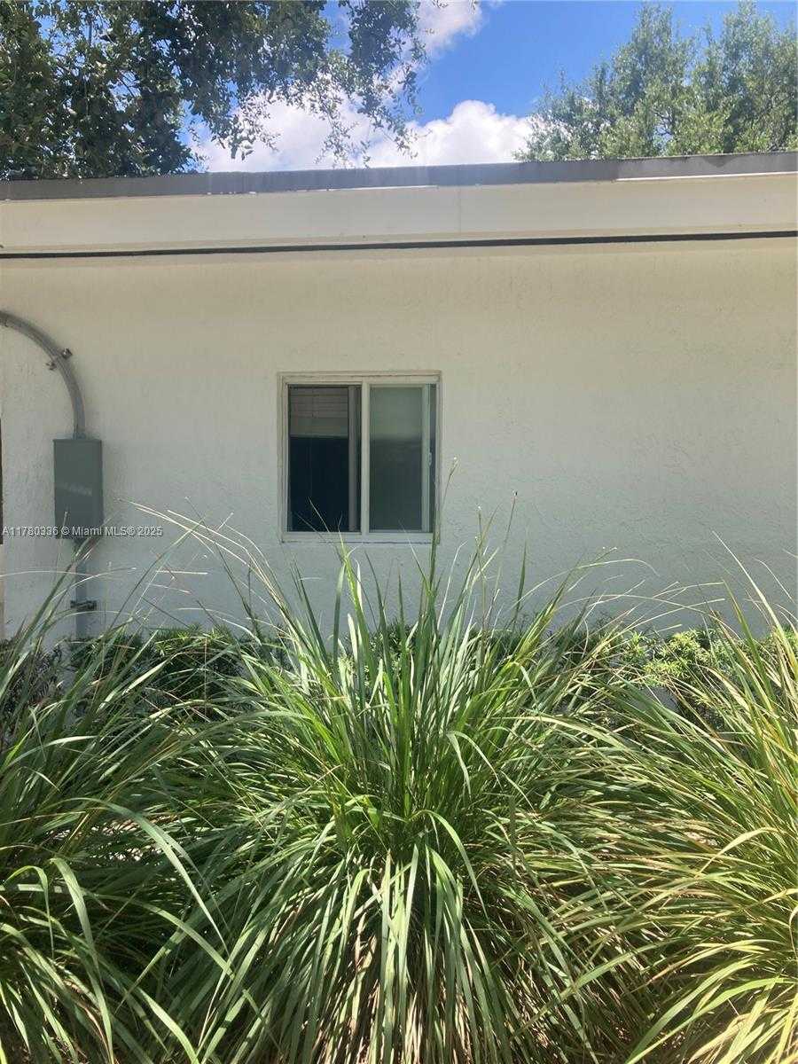 Small Image of 5495 SOUTH WEST 68TH AVE, Miami Number 33