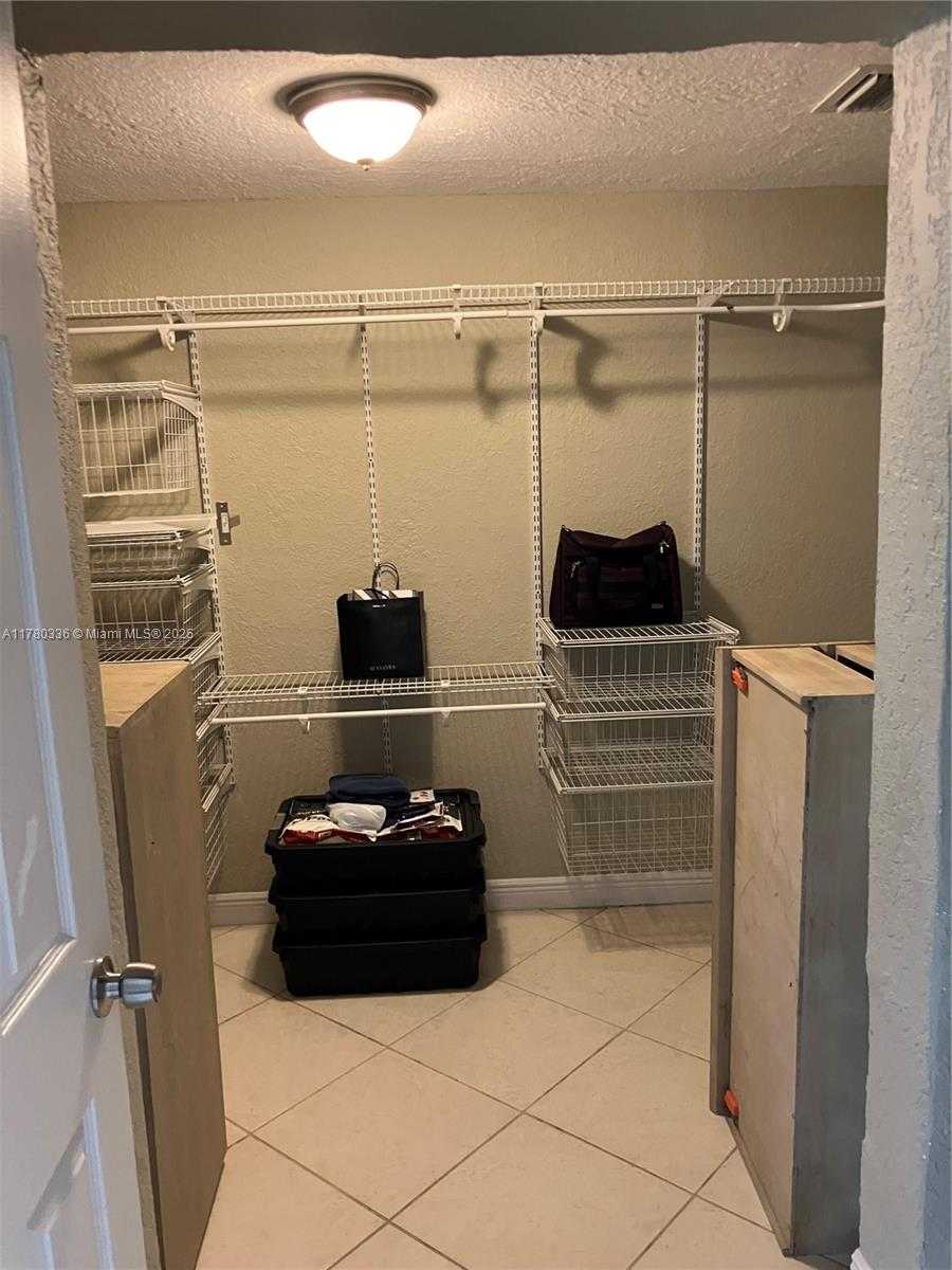 Small Image of 5495 SOUTH WEST 68TH AVE, Miami Number 5