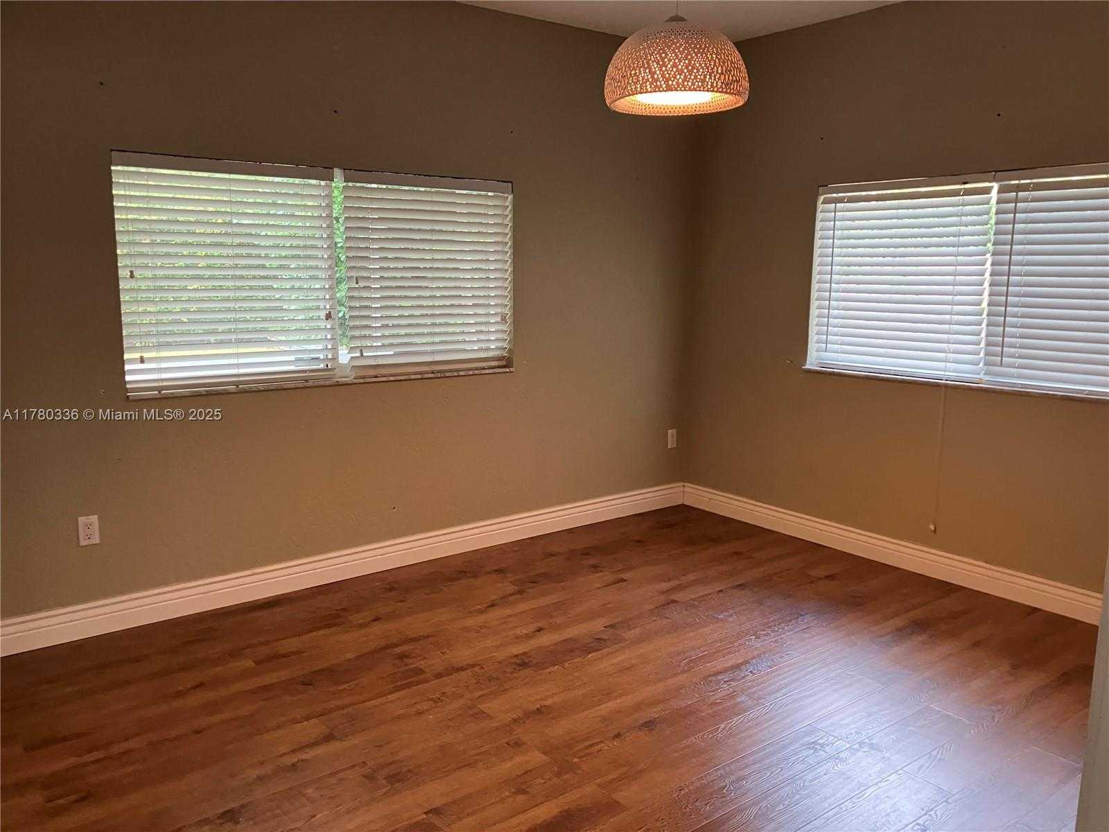 Small Image of 5495 SOUTH WEST 68TH AVE, Miami Number 6