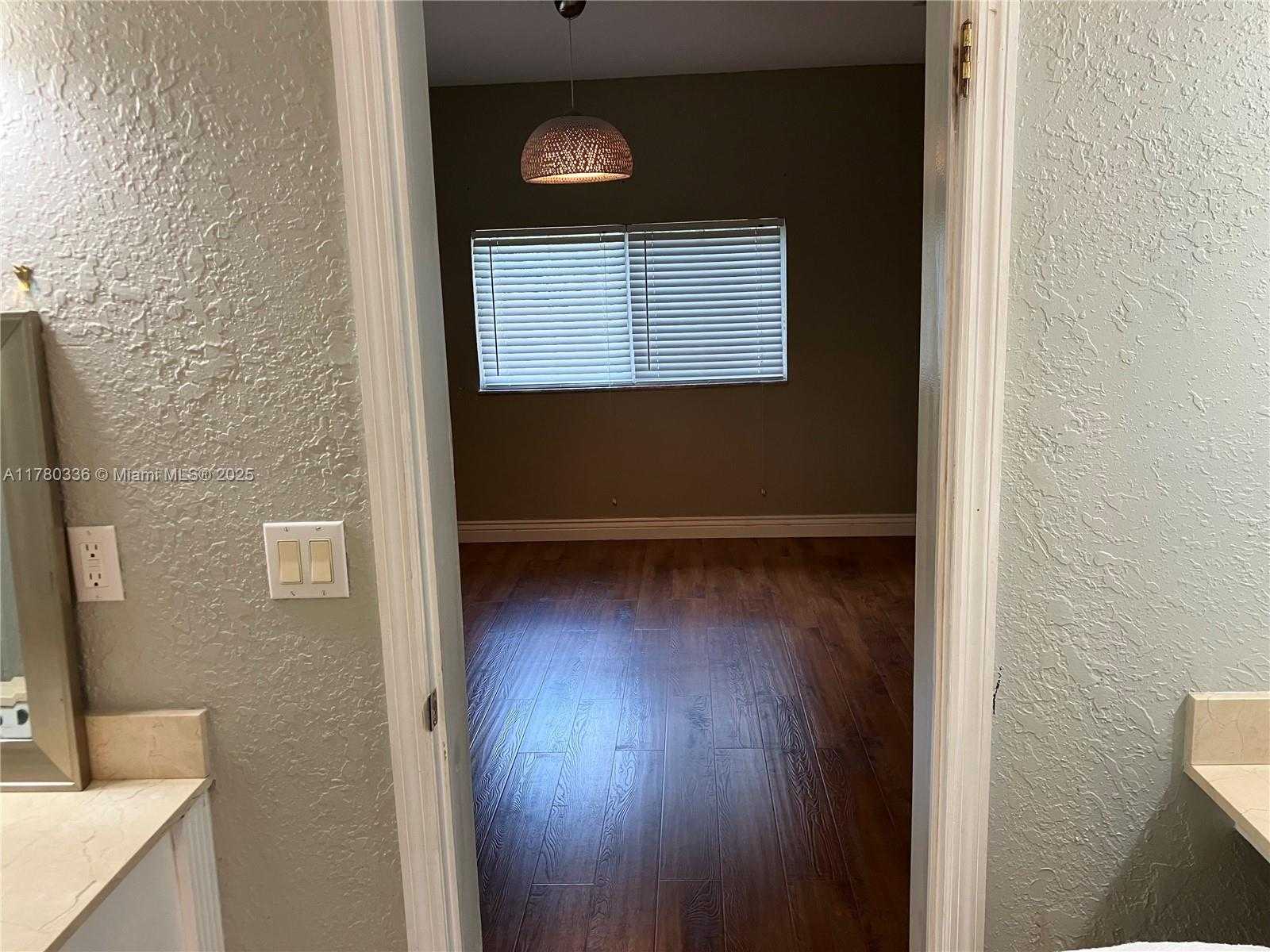 Small Image of 5495 SOUTH WEST 68TH AVE, Miami Number 7