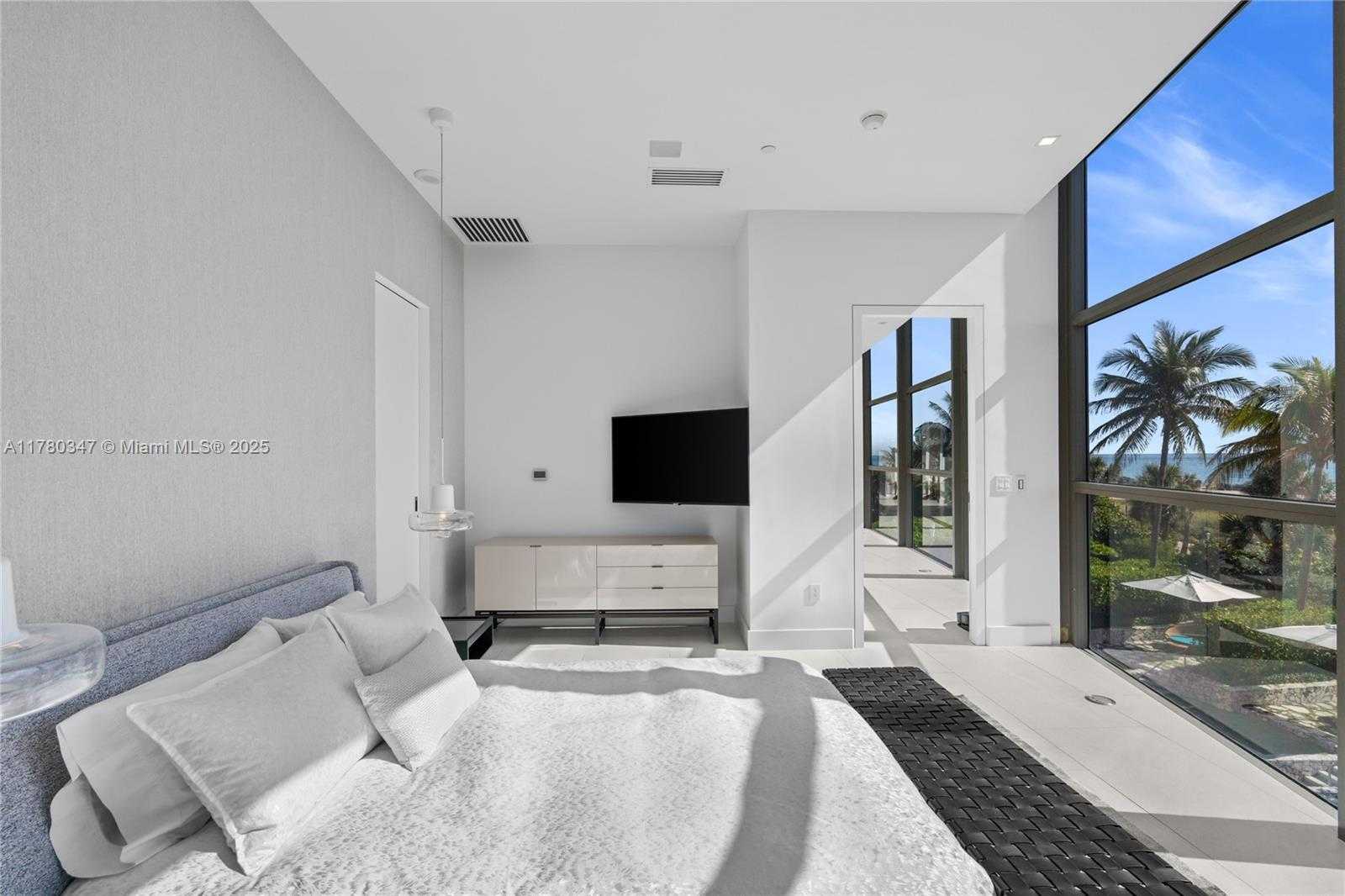 Small Image of 5875 COLLINS AVE #401, Miami Beach Number 15