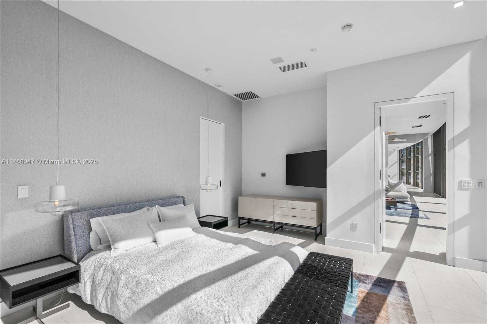 Small Image of 5875 COLLINS AVE #401, Miami Beach Number 16