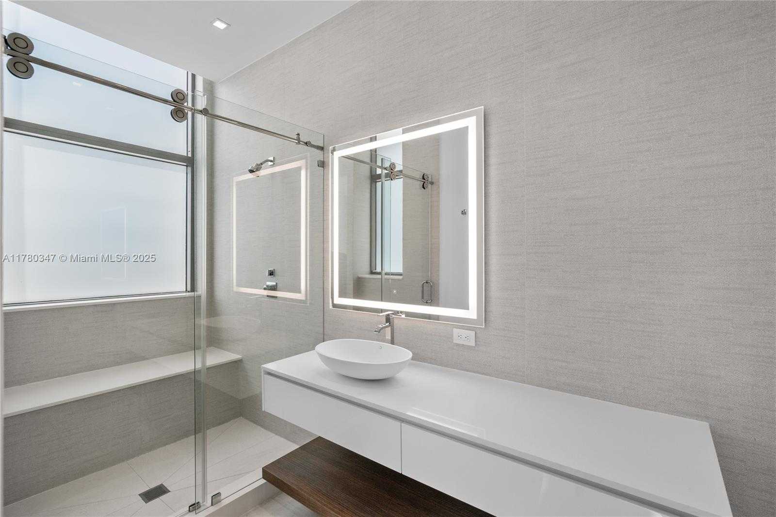 Small Image of 5875 COLLINS AVE #401, Miami Beach Number 18