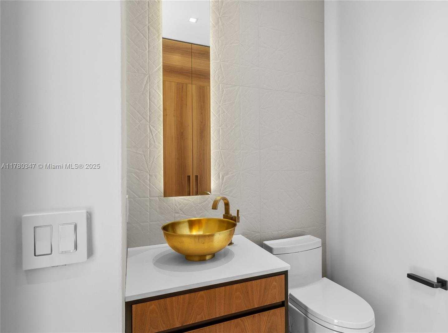 Small Image of 5875 COLLINS AVE #401, Miami Beach Number 35