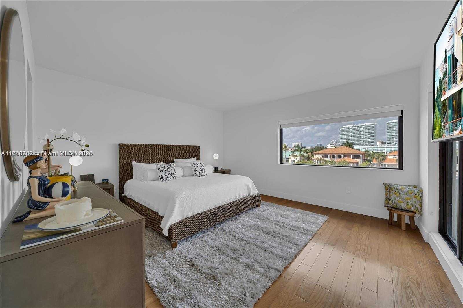 Small Image of 393 #1224, Sunny Isles Beach Number 11