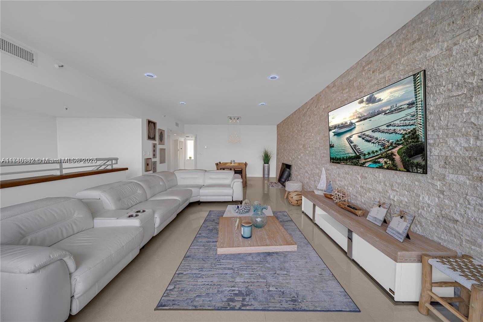 Small Image of 393 #1224, Sunny Isles Beach Number 4
