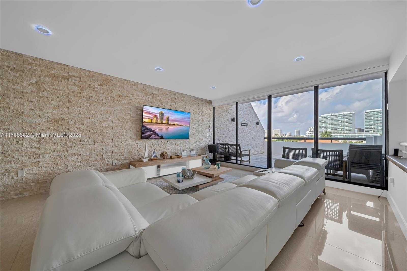 Small Image of 393 #1224, Sunny Isles Beach Number 5