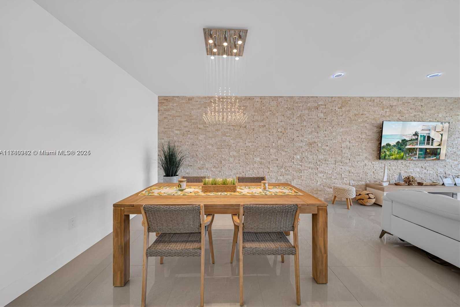 Small Image of 393 #1224, Sunny Isles Beach Number 7