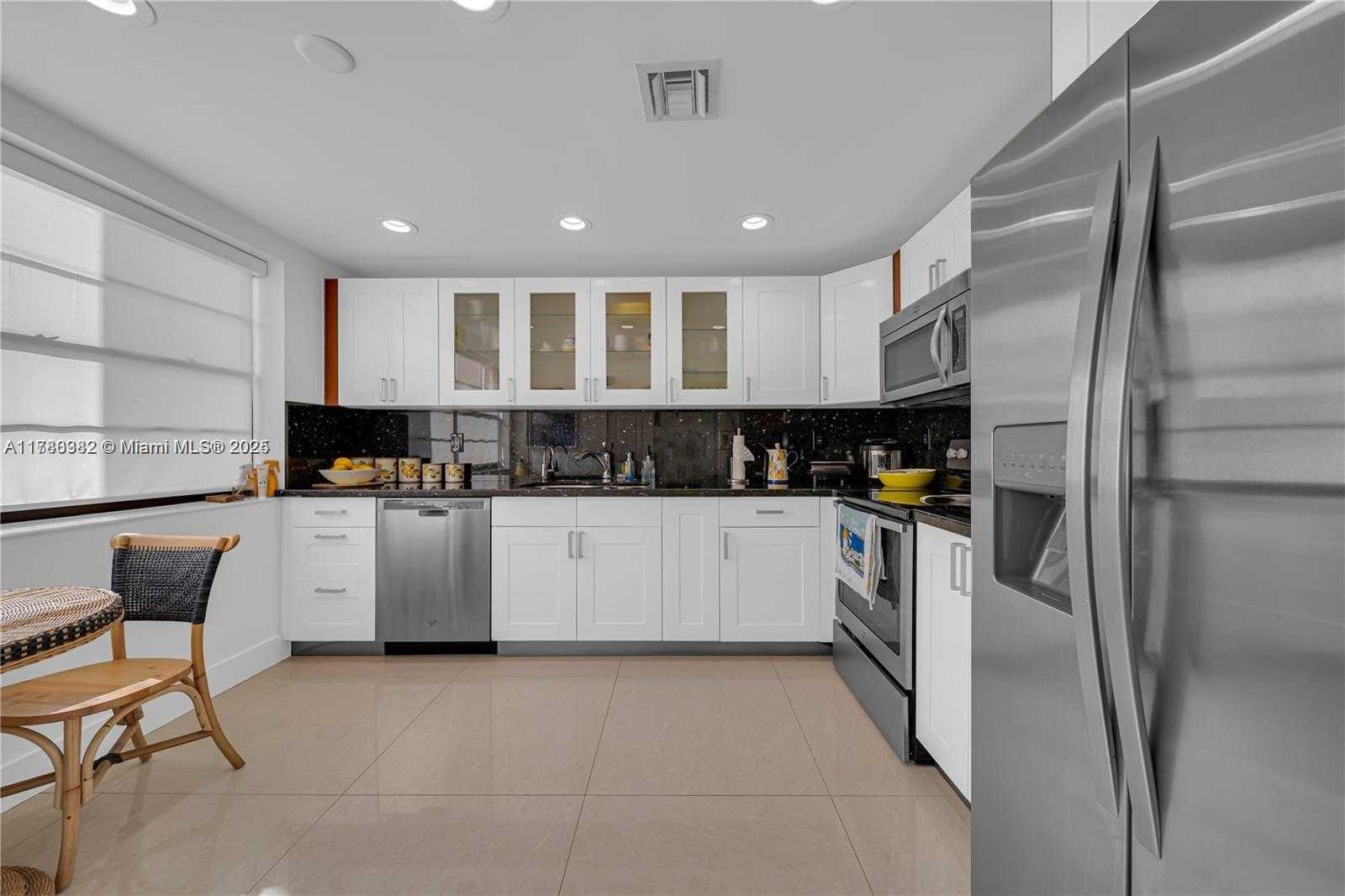 Small Image of 393 #1224, Sunny Isles Beach Number 8