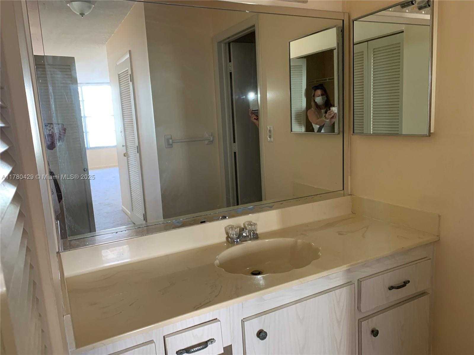 Small Image of 3800 SOUTH OCEAN DR #615, Hollywood Number 10