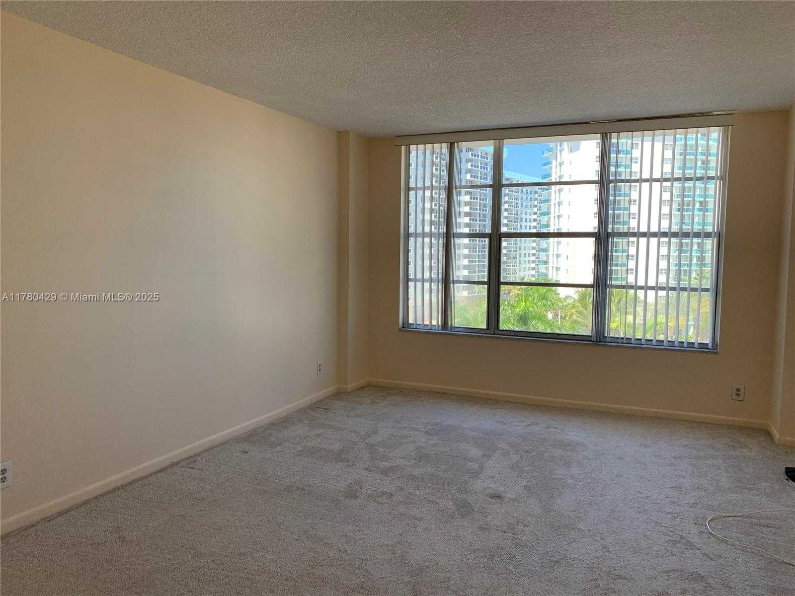 Small Image of 3800 SOUTH OCEAN DR #615, Hollywood Number 9