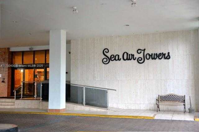Small Image of 3725 SOUTH OCEAN DR #PH03, Hollywood Number 4