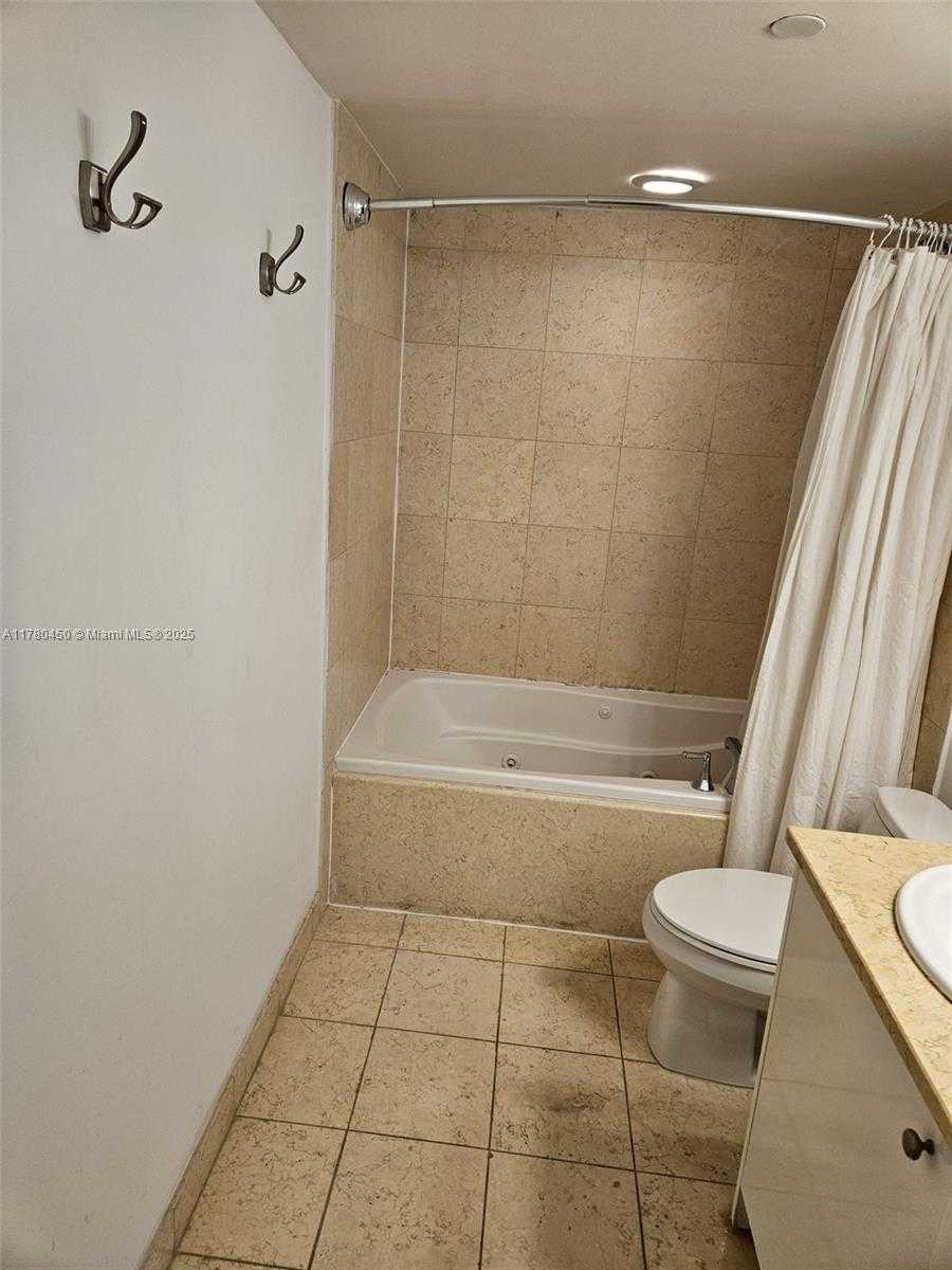 Small Image of 20000 EAST COUNTRY CLUB DR #302, Aventura Number 23