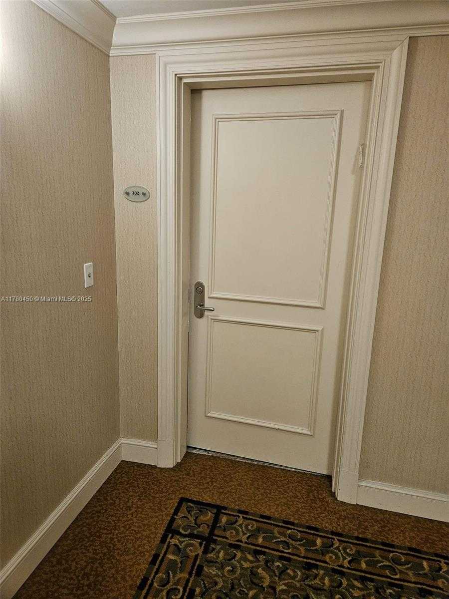 Small Image of 20000 EAST COUNTRY CLUB DR #302, Aventura Number 9