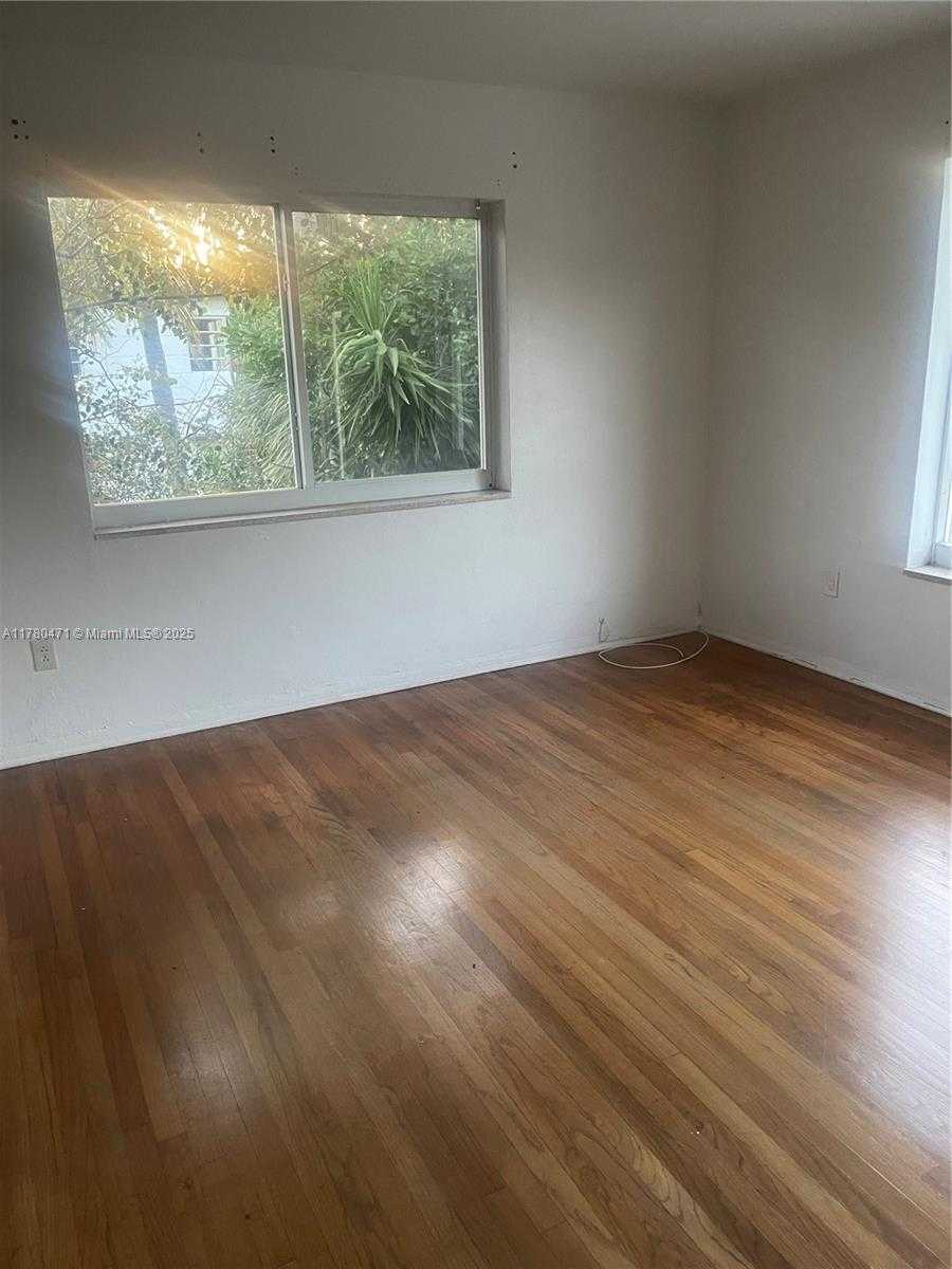 Small Image of 1000 BIARRITZ DR #3, Miami Beach Number 3