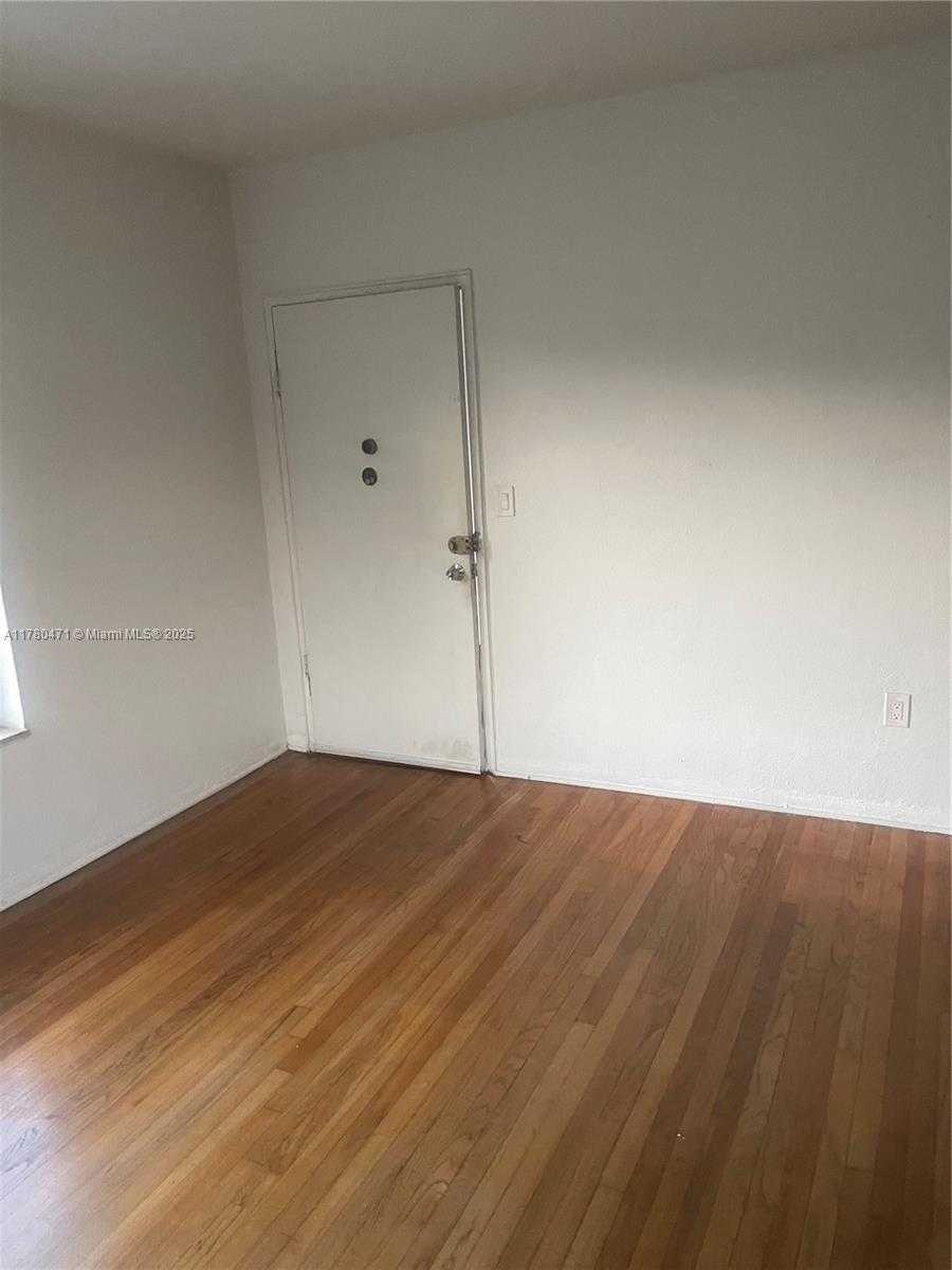 Small Image of 1000 BIARRITZ DR #3, Miami Beach Number 5