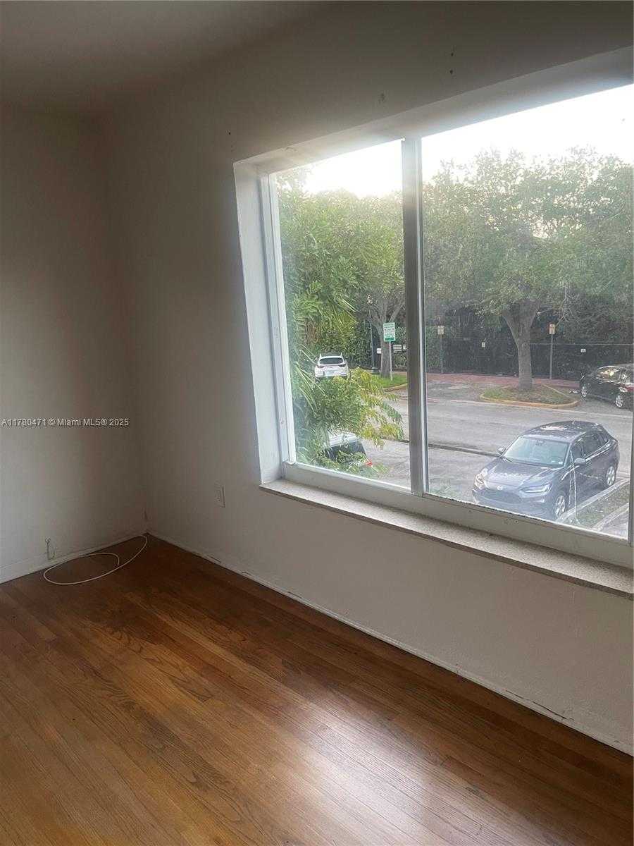 Small Image of 1000 BIARRITZ DR #3, Miami Beach Number 6
