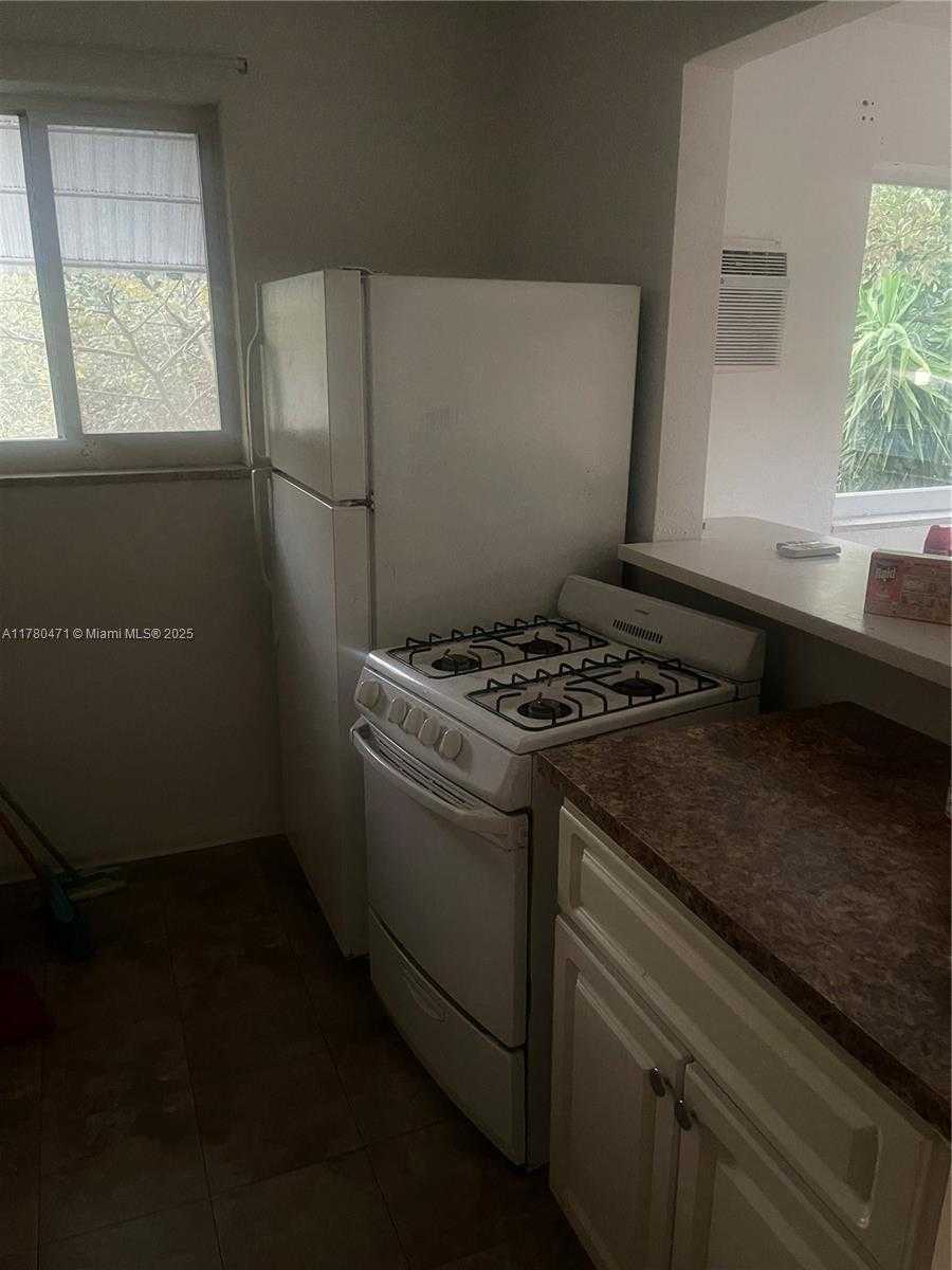 Small Image of 1000 BIARRITZ DR #3, Miami Beach Number 7