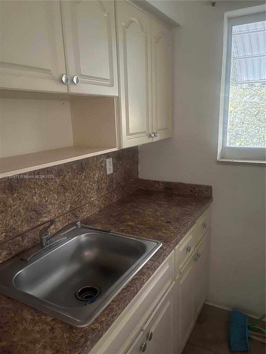 Small Image of 1000 BIARRITZ DR #3, Miami Beach Number 8