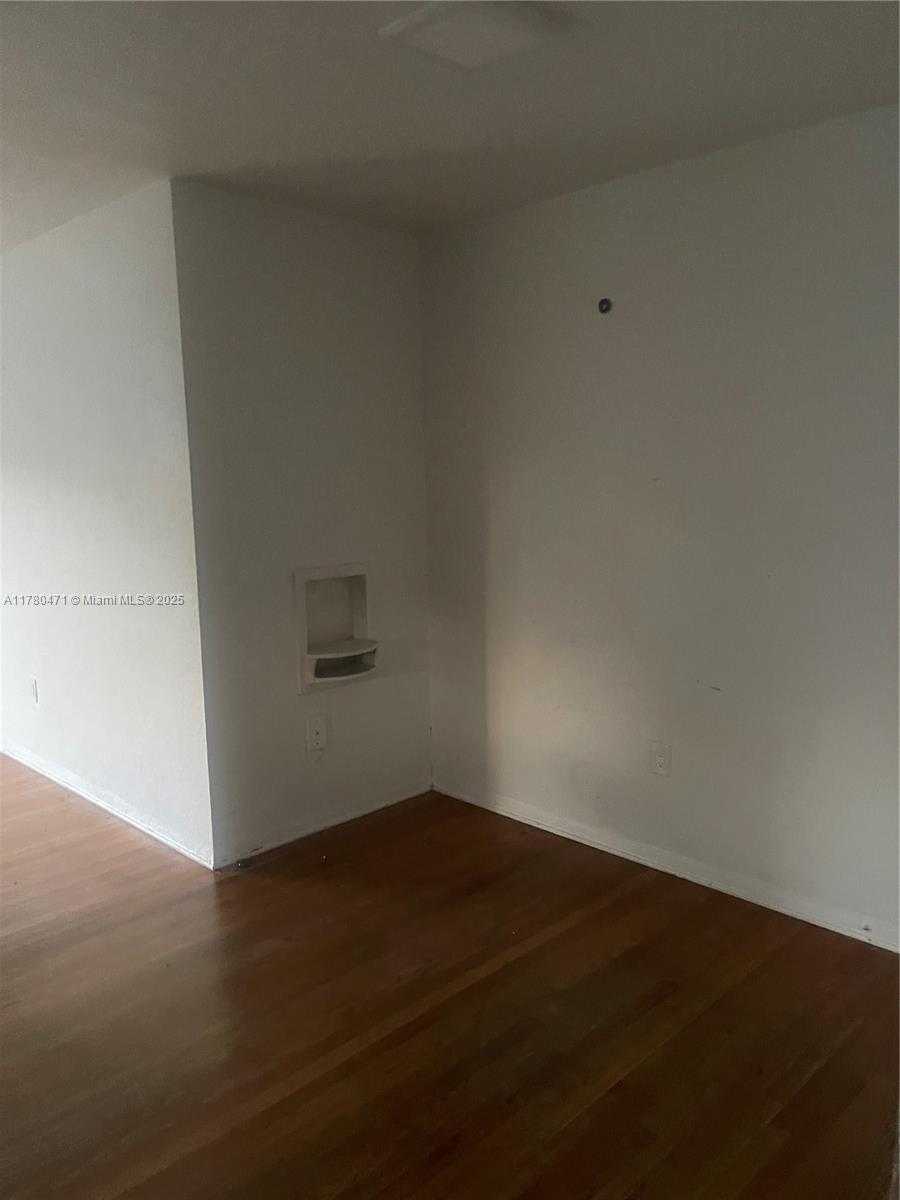 Small Image of 1000 BIARRITZ DR #3, Miami Beach Number 9