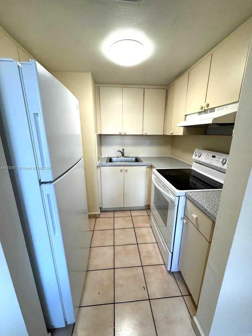 Small Image of 7283 WEST 24TH AVE #153, Hialeah Number 5