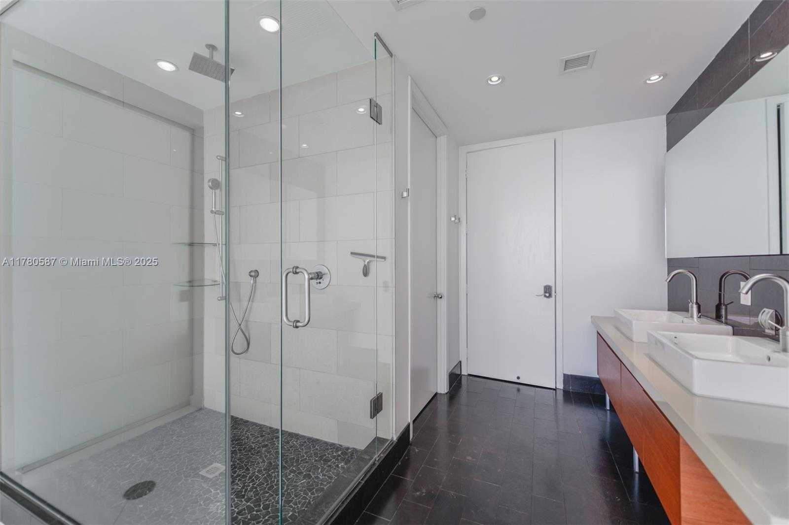 Small Image of 1100 BISCAYNE BLVD #5204, Miami Number 11