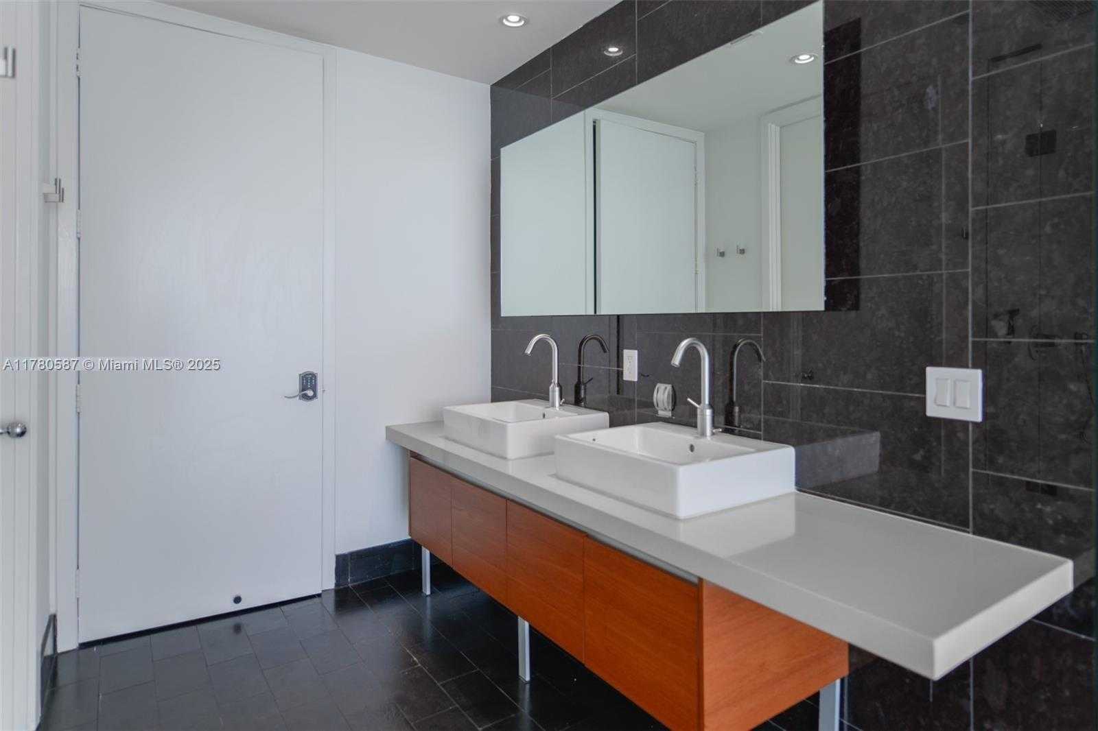 Small Image of 1100 BISCAYNE BLVD #5204, Miami Number 12