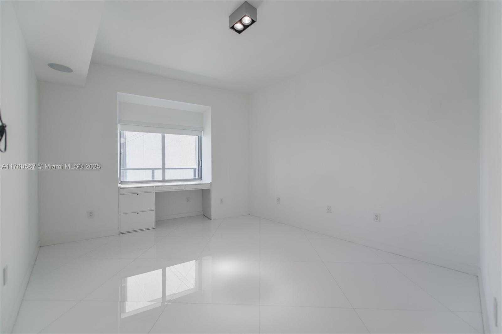 Small Image of 1100 BISCAYNE BLVD #5204, Miami Number 14