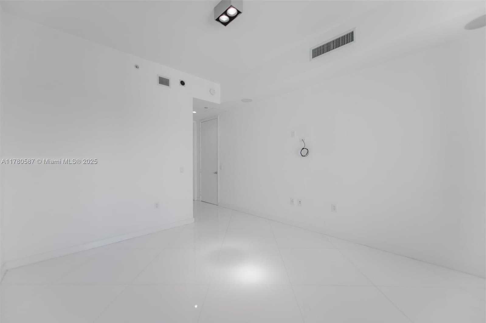 Small Image of 1100 BISCAYNE BLVD #5204, Miami Number 16