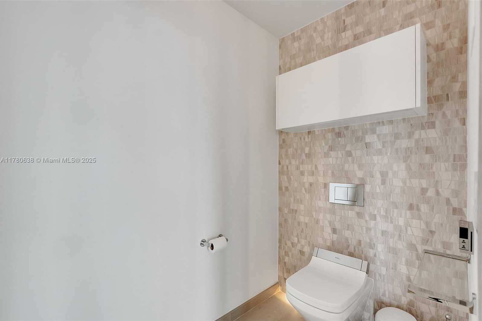 Small Image of 68 SOUTH EAST 6TH ST #3911, Miami Number 11