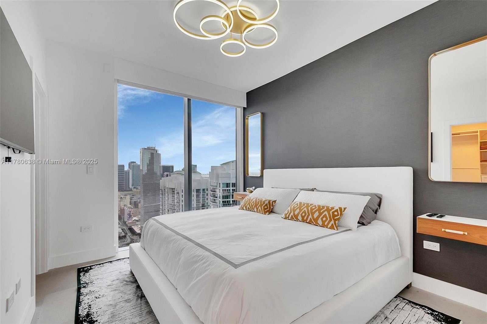 Small Image of 68 SOUTH EAST 6TH ST #3911, Miami Number 17
