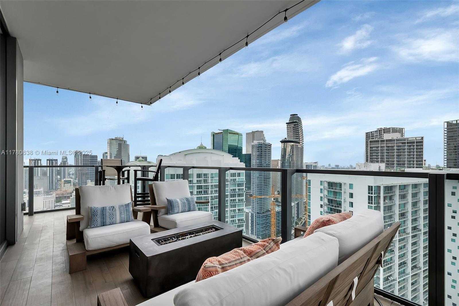 Small Image of 68 SOUTH EAST 6TH ST #3911, Miami Number 23