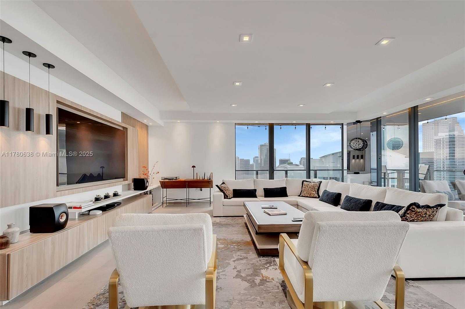 Small Image of 68 SOUTH EAST 6TH ST #3911, Miami Number 26