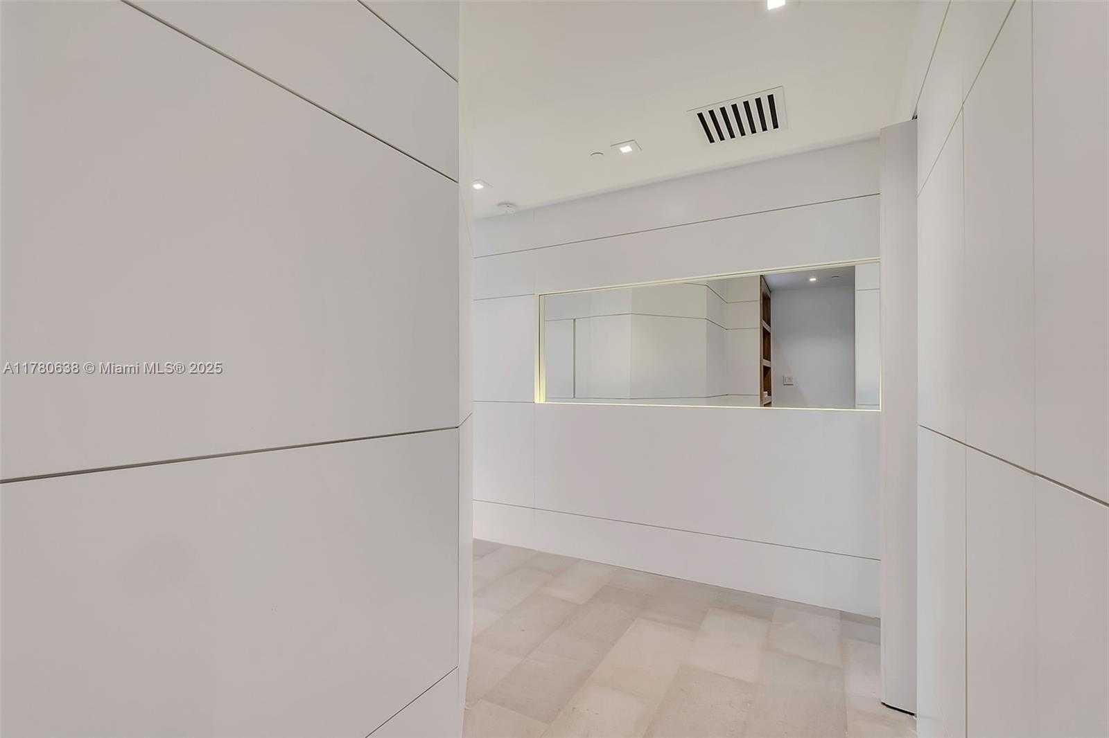 Small Image of 68 SOUTH EAST 6TH ST #3911, Miami Number 31