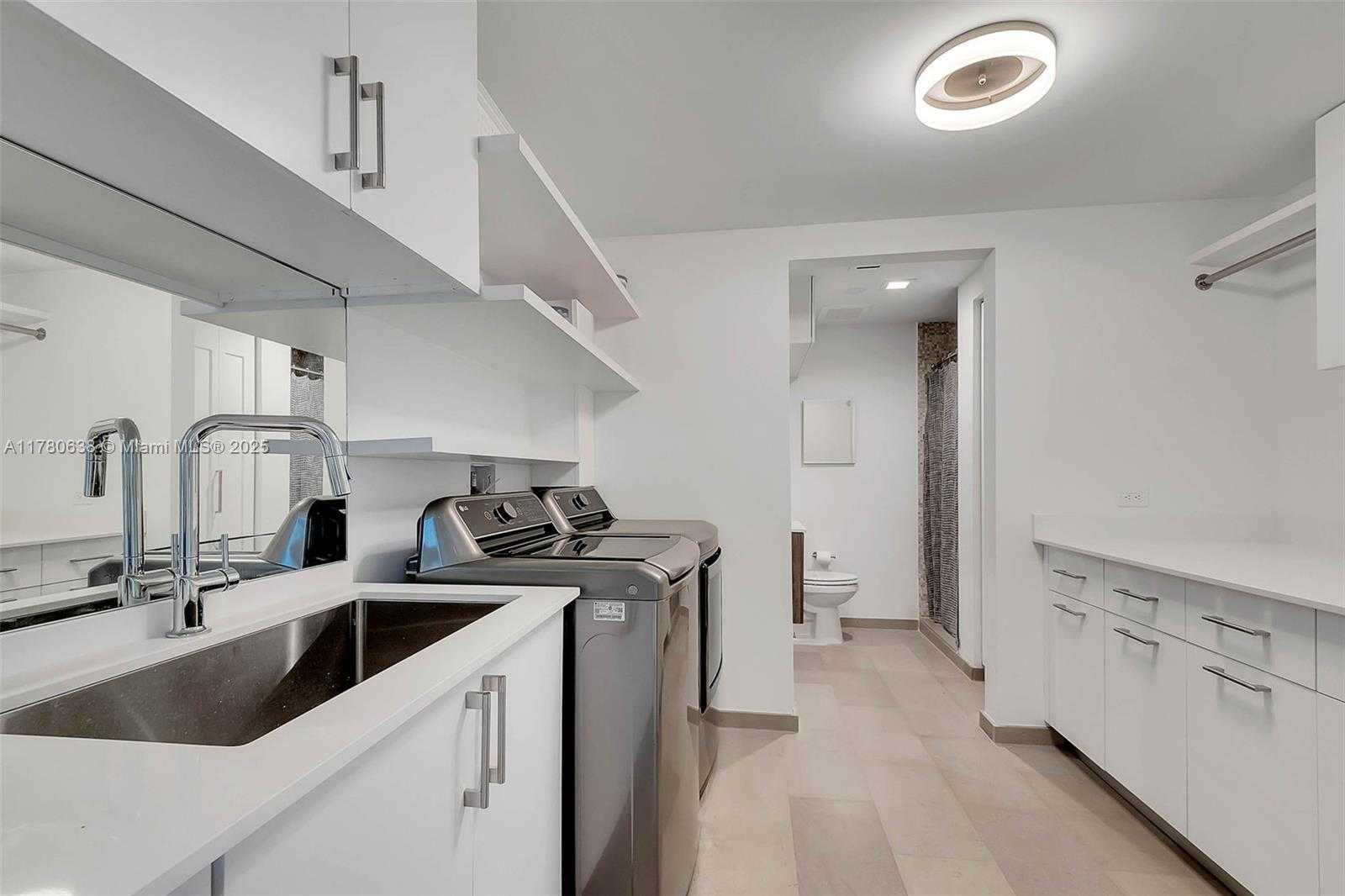 Small Image of 68 SOUTH EAST 6TH ST #3911, Miami Number 34