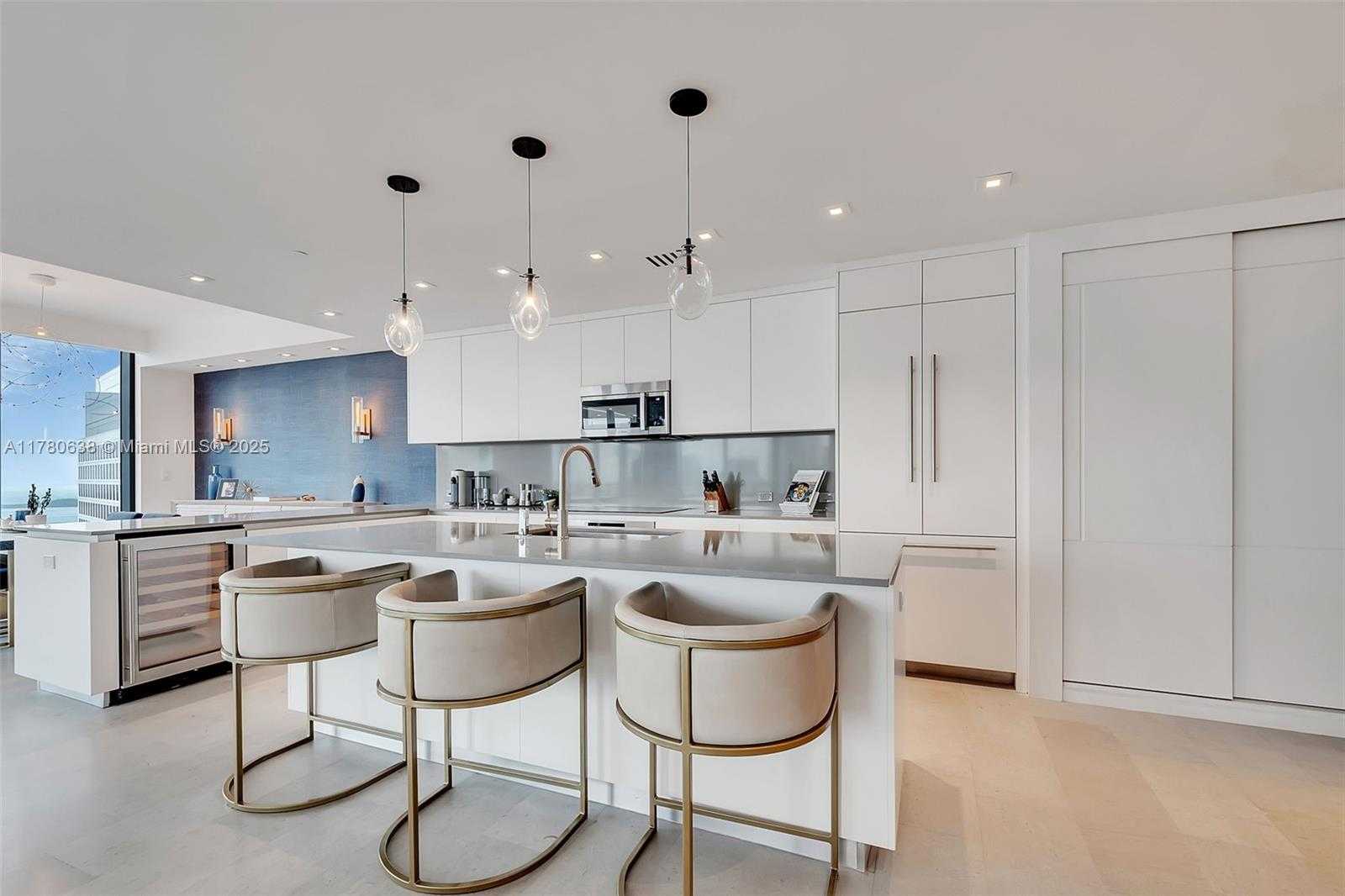 Small Image of 68 SOUTH EAST 6TH ST #3911, Miami Number 4