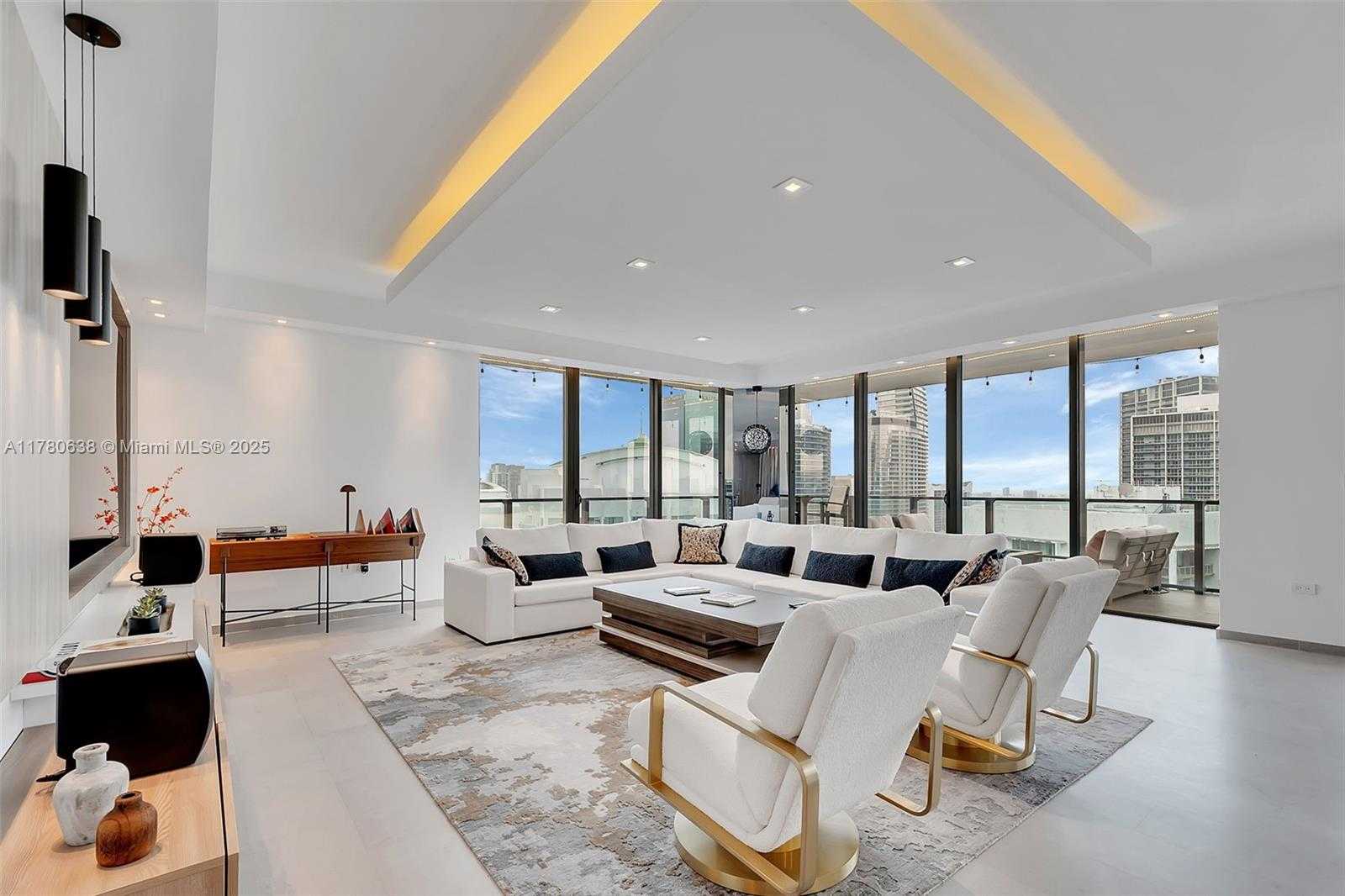 Small Image of 68 SOUTH EAST 6TH ST #3911, Miami Number 5