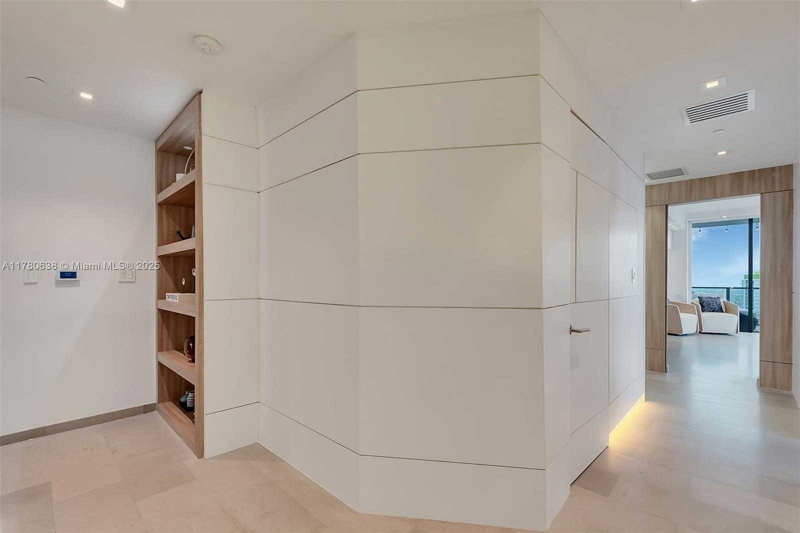 Small Image of 68 SOUTH EAST 6TH ST #3911, Miami Number 7