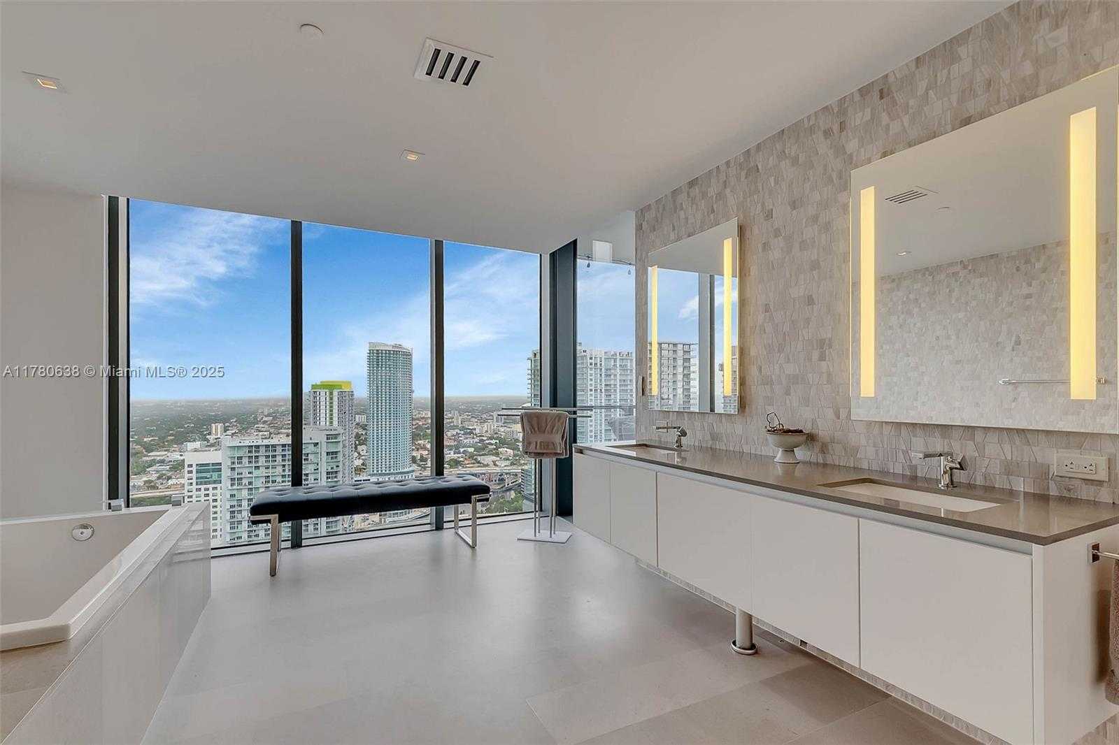 Small Image of 68 SOUTH EAST 6TH ST #3911, Miami Number 9