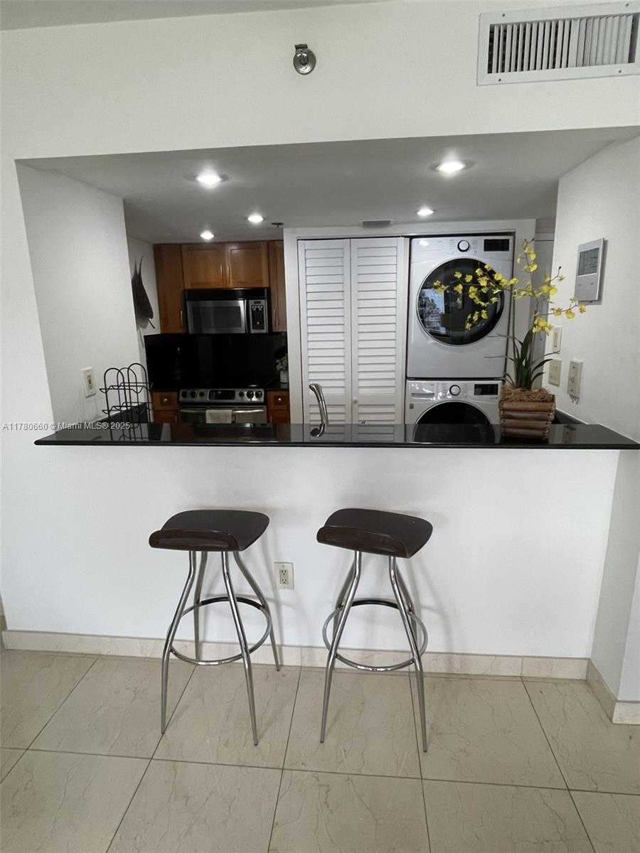 Small Image of 540 BRICKELL KEY DR #1211, Miami Number 15