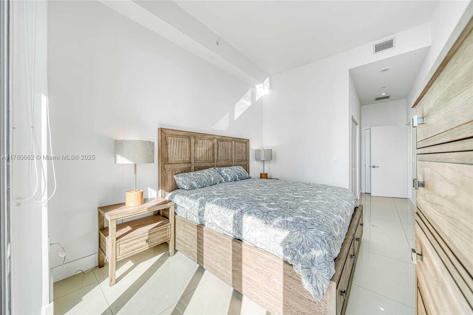 Small Image of 45 SOUTH WEST 9TH ST #4504, Miami Number 14