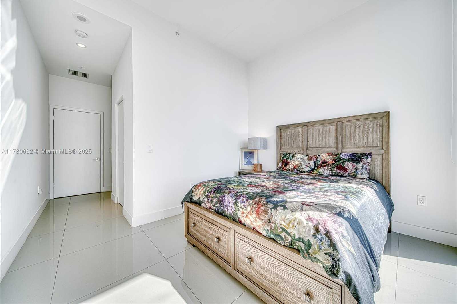 Small Image of 45 SOUTH WEST 9TH ST #4504, Miami Number 25