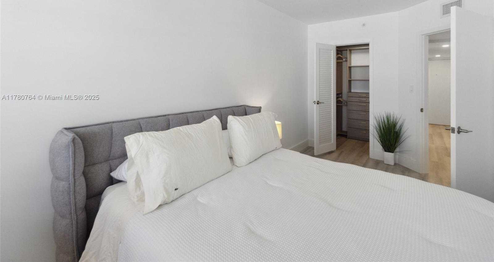 Small Image of 100 LINCOLN RD #1218, Miami Beach Number 9