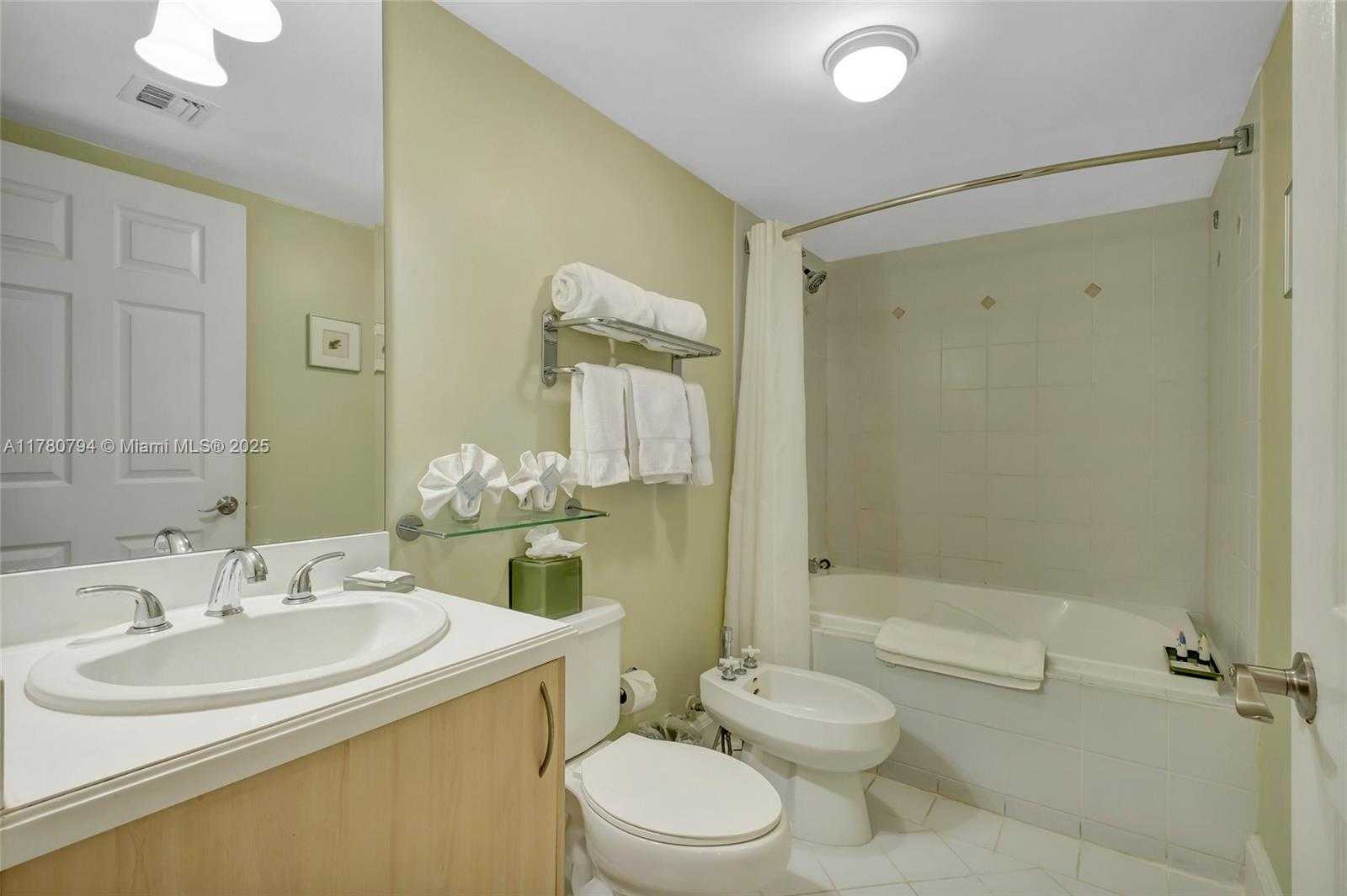 Small Image of 2951 SOUTH BAYSHORE DR #815, Miami Number 11
